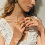 Anillo Grande con Flor en Marco Transparente