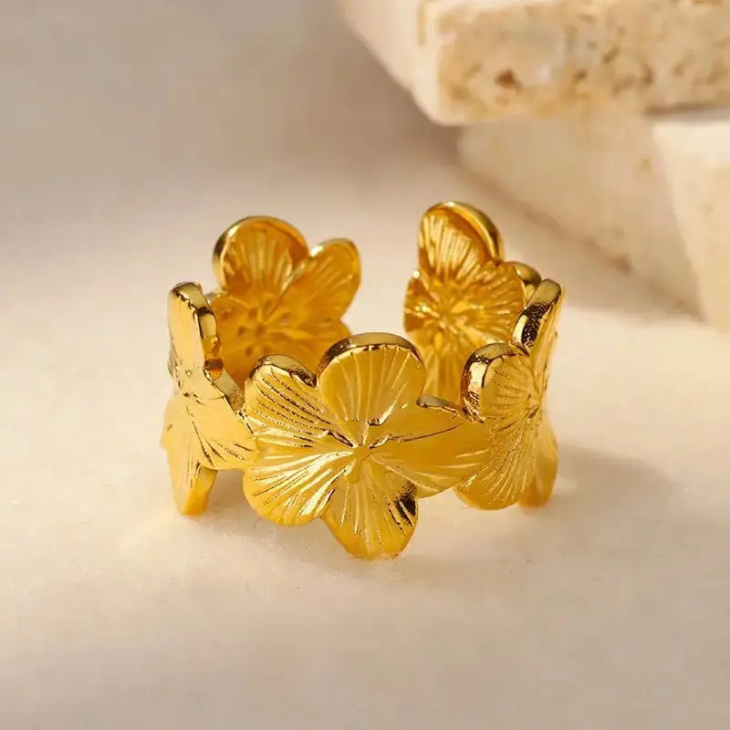 Anillo Grande con Flores de 5 Pétalos Dorados