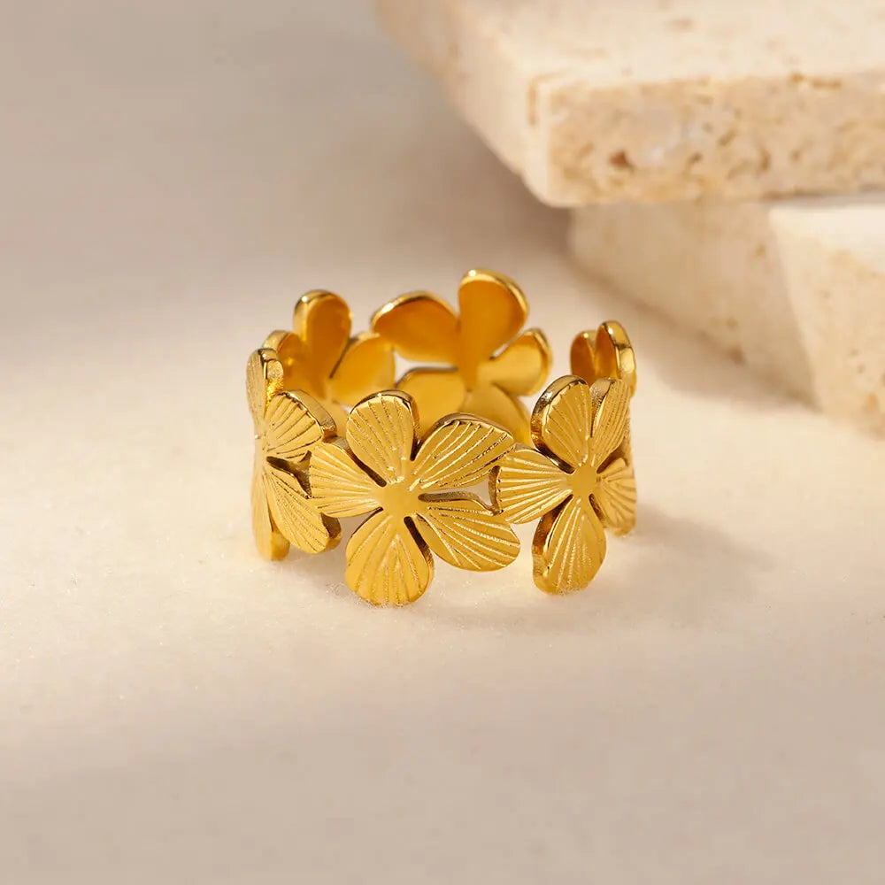 Anillo Grande con Flores de 5 Pétalos Dorados
