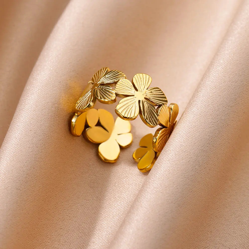 Anillo Grande con Flores de 5 Pétalos Dorados