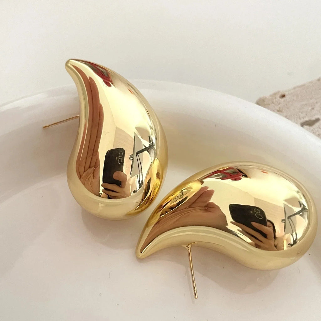 Grandes Aretes de Botón en Forma de Gota de Agua de Oro