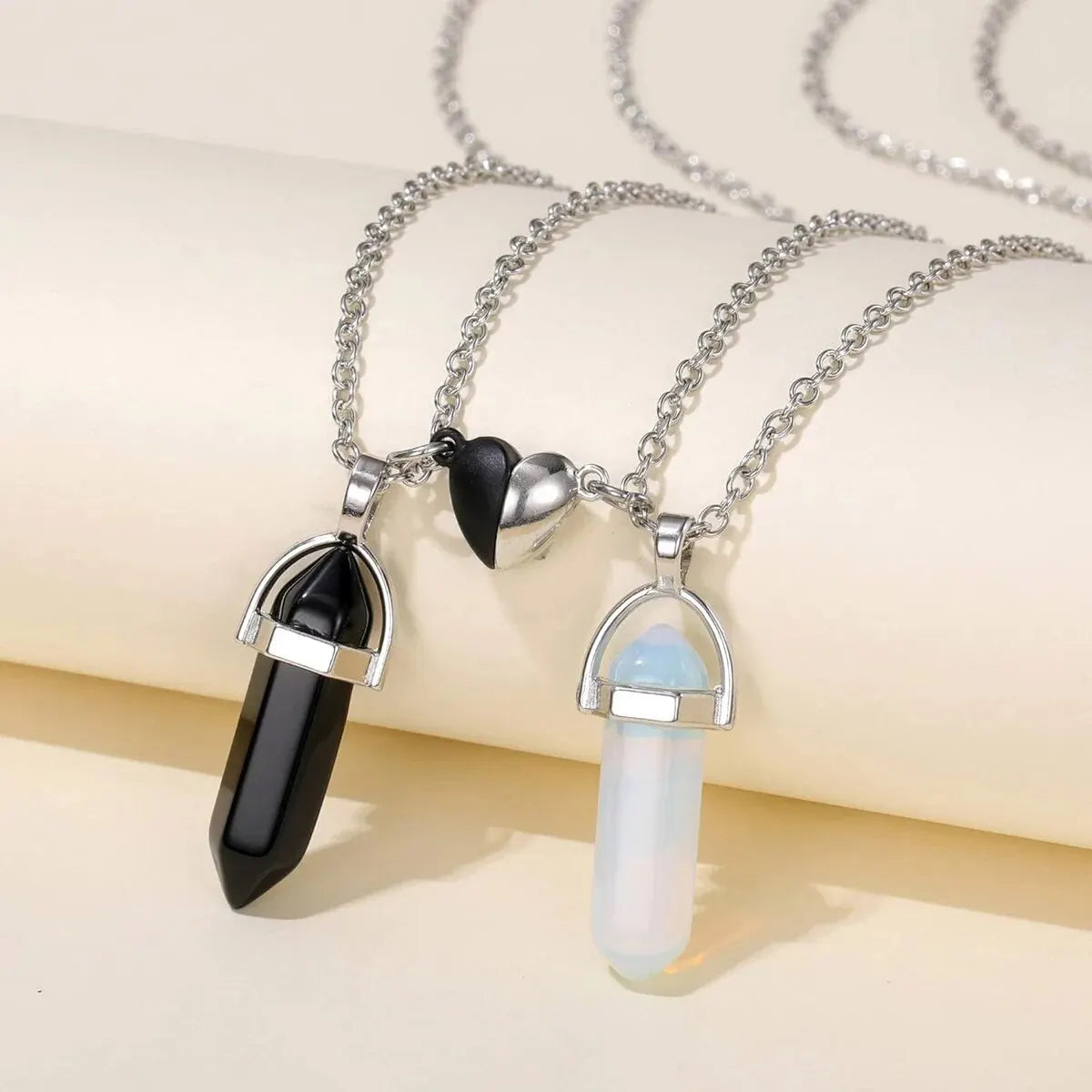 Juego de 2 Collares con Colgante de Piedra para Pareja blanco y negro 1
