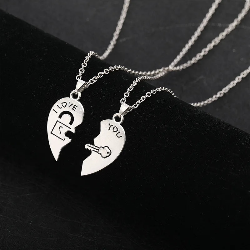 Juego de 2 Collares con Colgantes de Medio Corazón "Te Amo" para Parejas Enamoradas