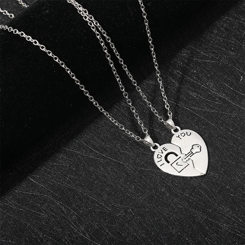 Juego de 2 Collares con Colgantes de Medio Corazón "Te Amo" para Parejas Enamoradas