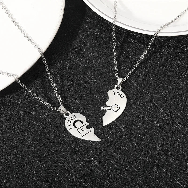 Juego de 2 Collares con Colgantes de Medio Corazón "Te Amo" para Parejas Enamoradas
