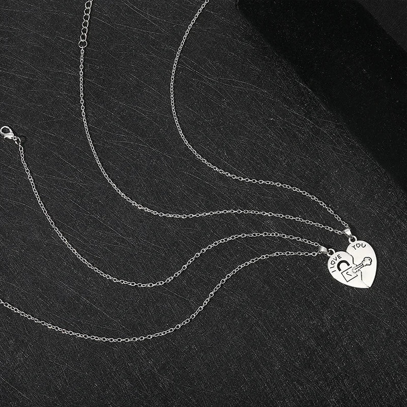 Juego de 2 Collares con Colgantes de Medio Corazón "Te Amo" para Parejas Enamoradas
