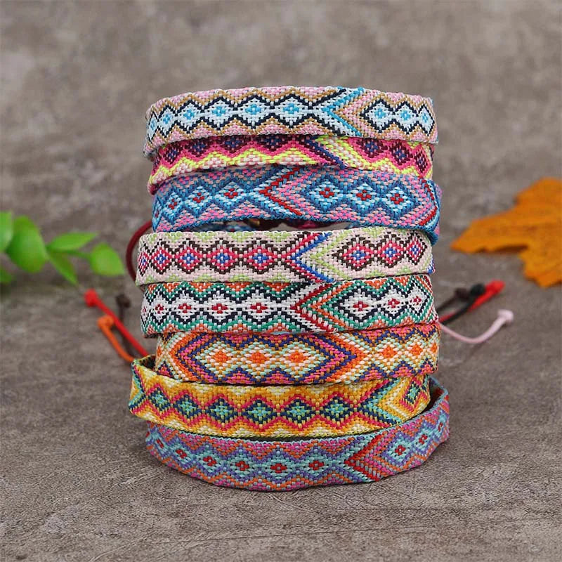 Set de 8 pulseras brasileñas con motivos geométricos