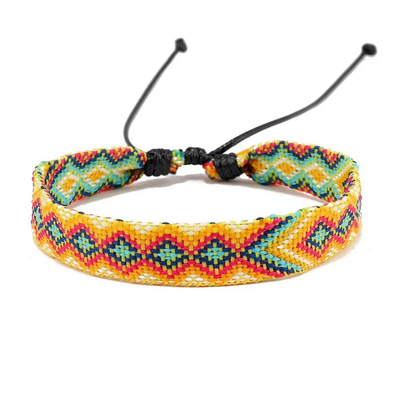 Set de 8 pulseras brasileñas con motivos geométricos