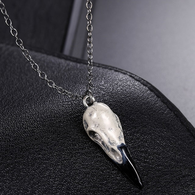 Colgante de Calavera de Cuervo