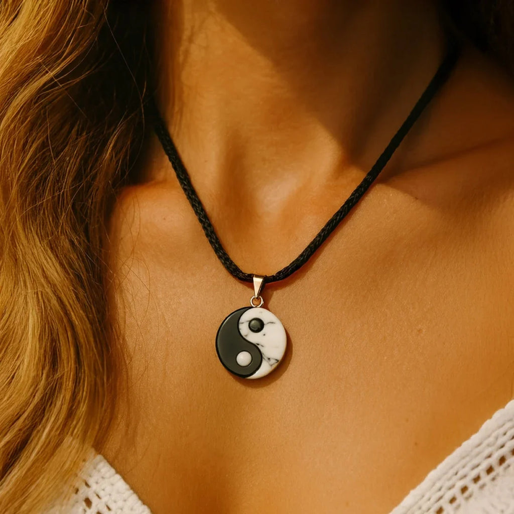 Colgante Yin-Yang en howlita y obsidiana negra 