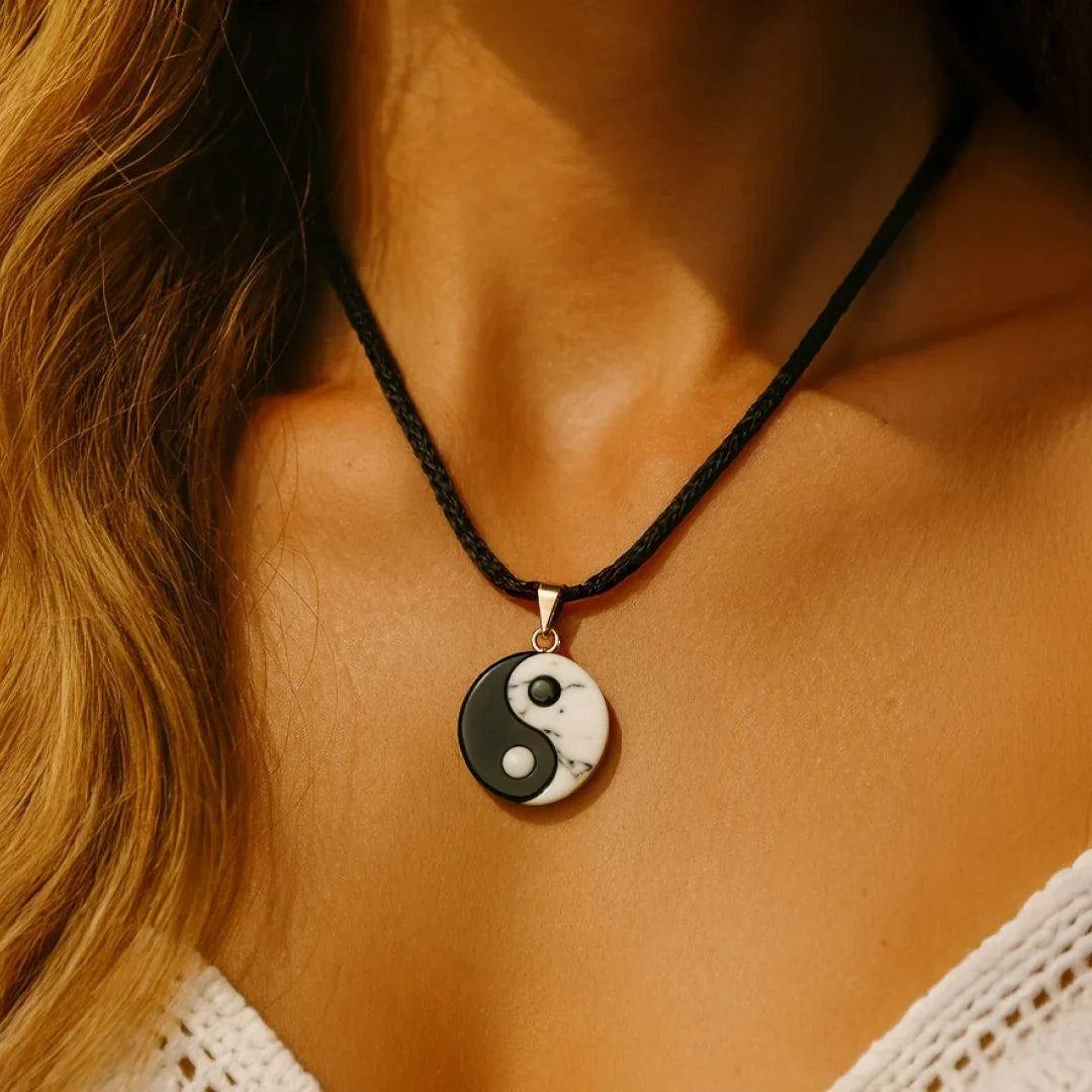 Colgante Yin-Yang en howlita y obsidiana negra 