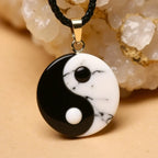 Colgante Yin-Yang en howlita y obsidiana negra 