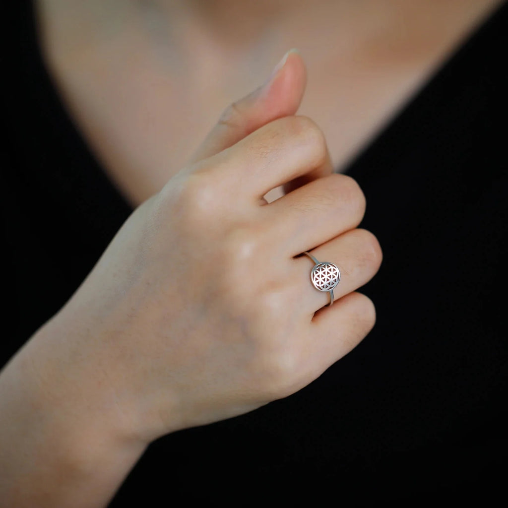 Anillo Pequeño Flor de la Vida para Mujer en plata