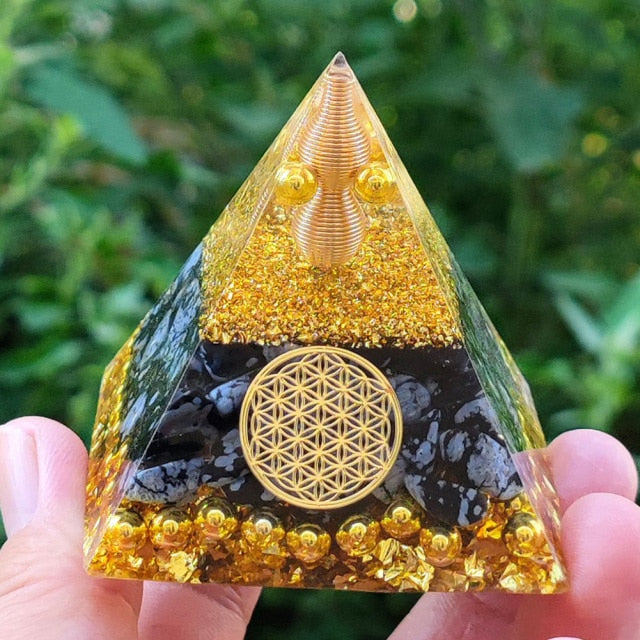 Pirámide Orgonita Protección & Meditación flor de la vida dorada