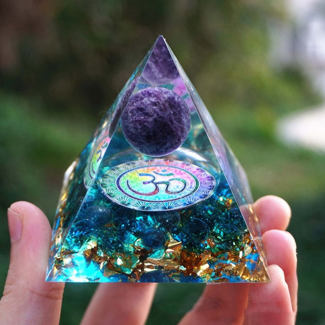 Pirámide Orgonita Protección & Meditación Om