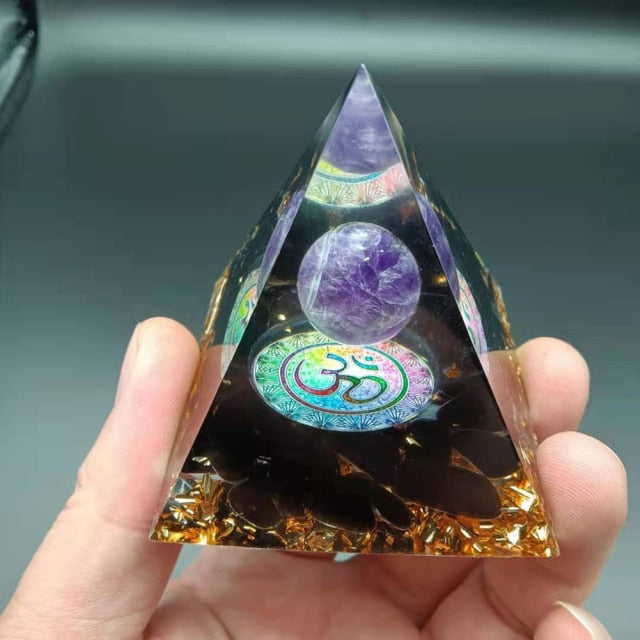 Pirámide Orgonita Protección & Meditación om negro