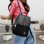 Mochila de Mujer de Cuero Negro